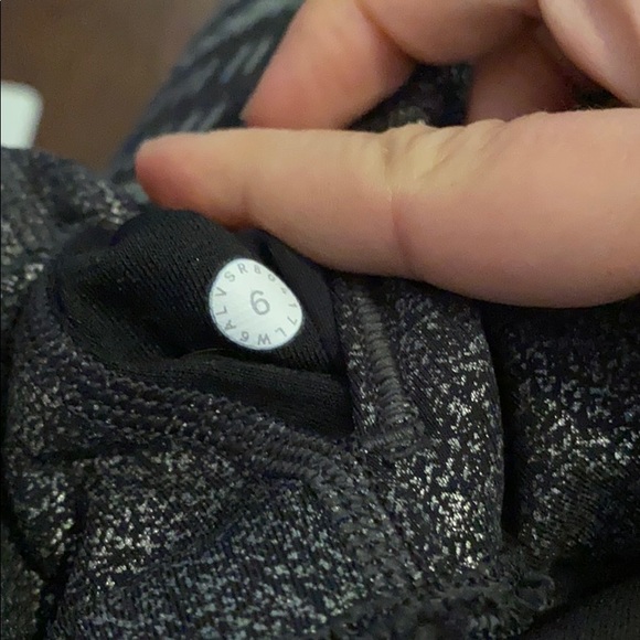 Lulu Wunder Under size 6 crop leggings - Picture 3 of 3